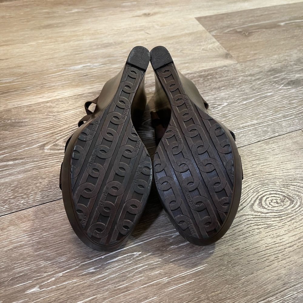 CHARLES BY CHARLES DAVID Brown Mules/Wedges with Elastic Straps - Size 7 - Picture 4 of 6